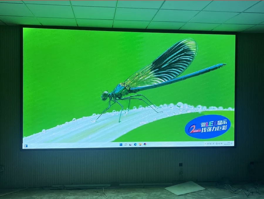 随州湖北第二师范学院室内全彩P2.0   尺寸 ：3.84*2.08    像素点 ：1920*1040